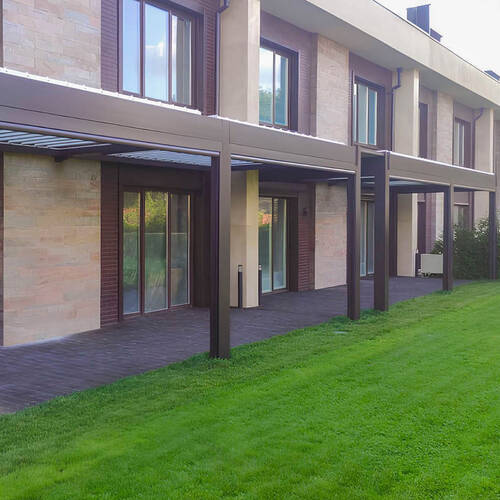 Bioclimatic Decolife B500 Pergola + Zip 130 Vertical System