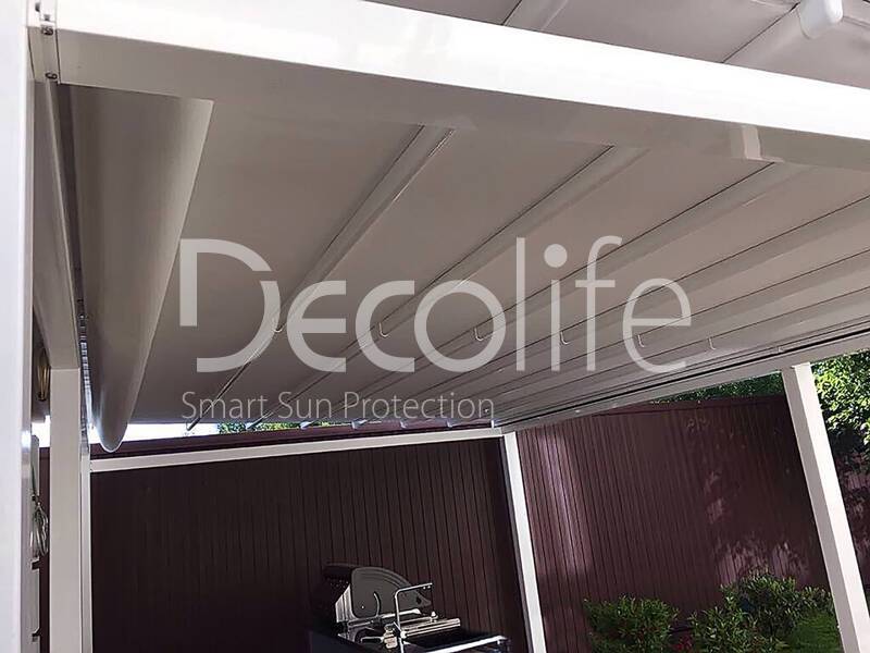 Pergola Decolife with retractable awning for the terrace - 