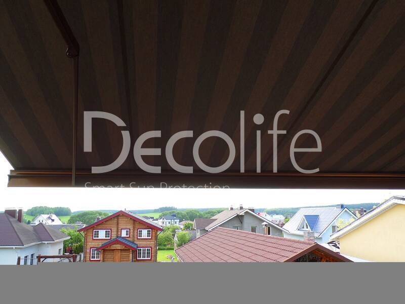 Open awning Decolife SemiCassette in the house - 