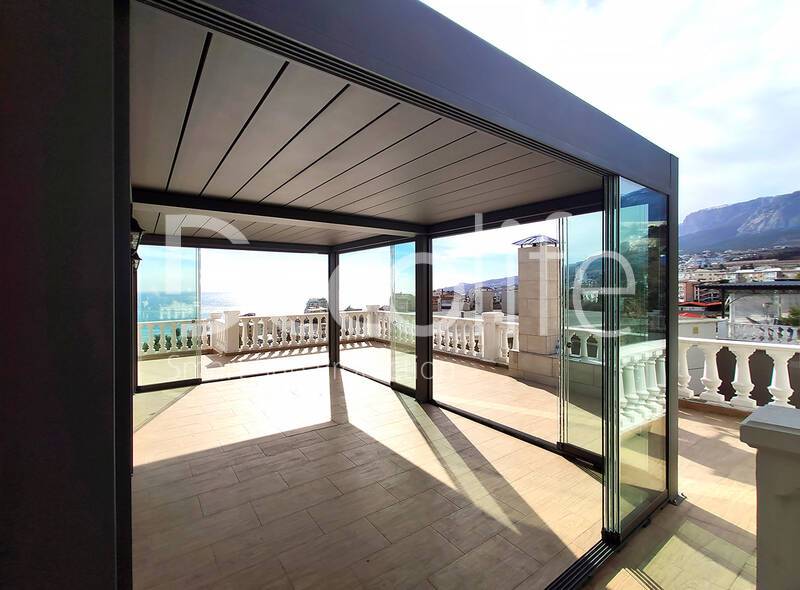 Bioclimatic pergola Decolife B500-25P + frameless sliding glazing - 