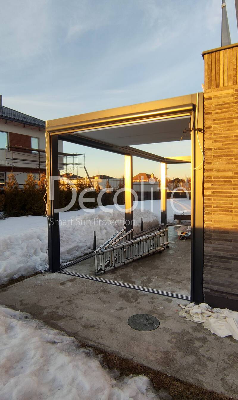 Pergola Bioclimatic Decolife B700 + Sliding glazing + Vertical Zip system - 